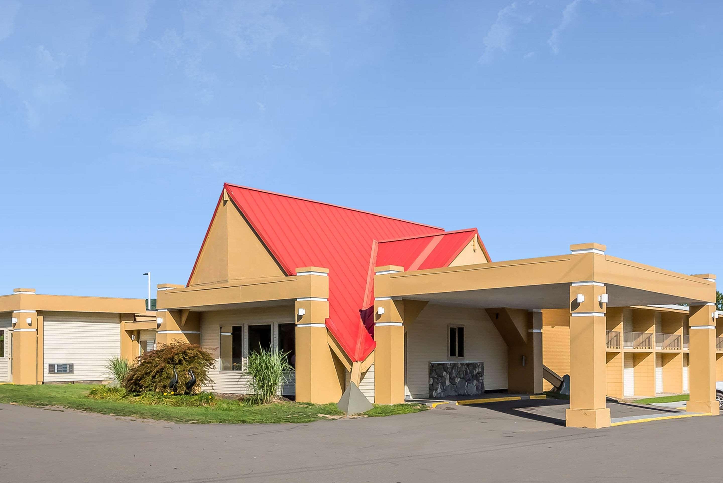 Econo Lodge Inn & Suites Binghamton Exterior foto